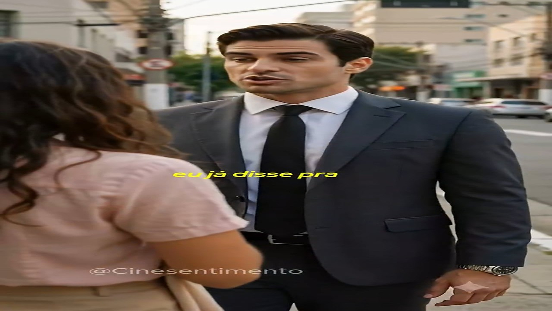 N0508008_Ela estava vendendo doces quando um homem misterioso apareceu e fez uma_part2